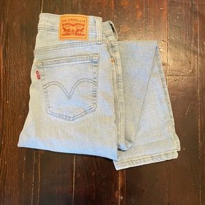 NWT Women’s Levi’s boyfriend fit ankle jeans size 27